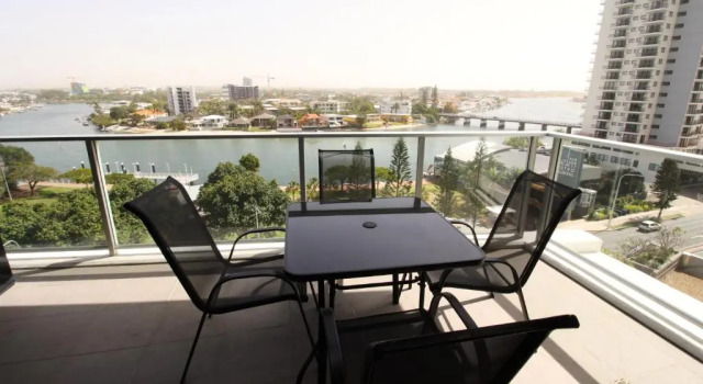 Апартаменты с балконом Cavill Avenue Private Apartments