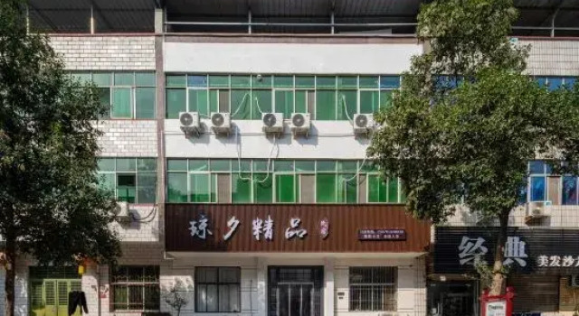 Qishang Hotel (Longmen Grottoes Northwest Service Area Branch), Book Hotel Longmen Henan