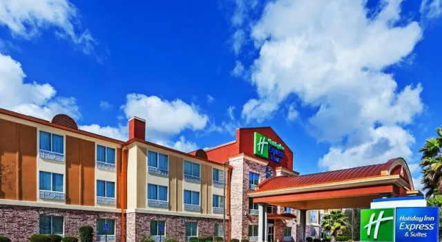Кровать в общем номере Holiday Inn Express & Suites Lafayette South by IHG