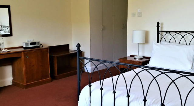 Номер Economy The Four Seasons Hotel