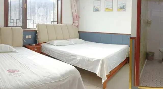 Кровать в общем номере с 4 комнатами Jingxinju Inn (Beijing Miyun Old Town)