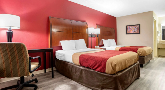 Четырёхместный номер Standard Econo Lodge Pearl - Jackson