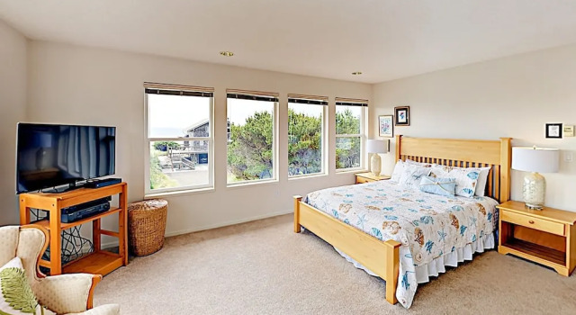 5870 Cloverdale - 4 Br Home