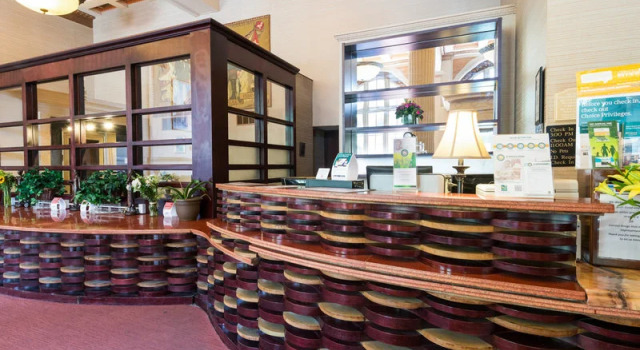 Quality Inn Downtown, Rezerwuj Hotel  