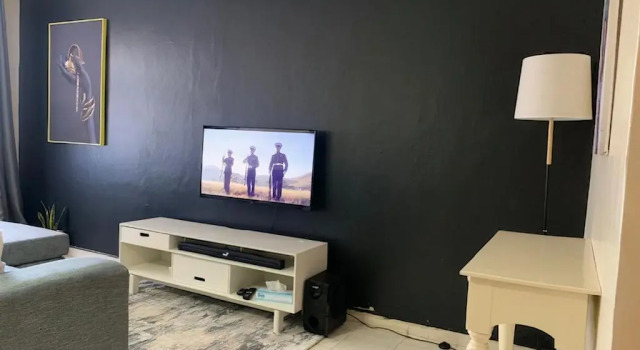 Peaceful and Lovely 1 bedroom with a city view.