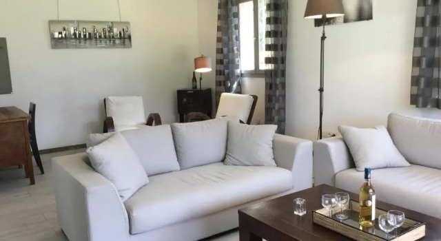 Maison Familiale Climatisée avec Piscine Privée Clôturée et Grand Jardin, située à Fontvieille au cœur des Alpilles, 8 personnes, LS1-256 FERRIERO, Đặt Khách sạn Tarascon ViaRhona