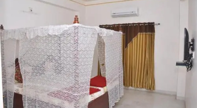 Hotel SunShine Palace, Varaa Hotelli Chotila 