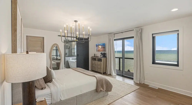 Waterfront Retreat on West Bay w Hot Tub, Games & More! 7345, Varaa Lomakoti Leelanau Peninsula Wineries Michigan