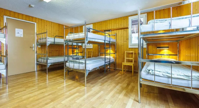 Кровать в общем номере Engelberg Youth Hostel