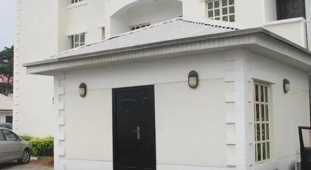 Crownrealties Apartments, Prenota Appartamento Hotel a Lagos con parcheggio, Parcheggio
