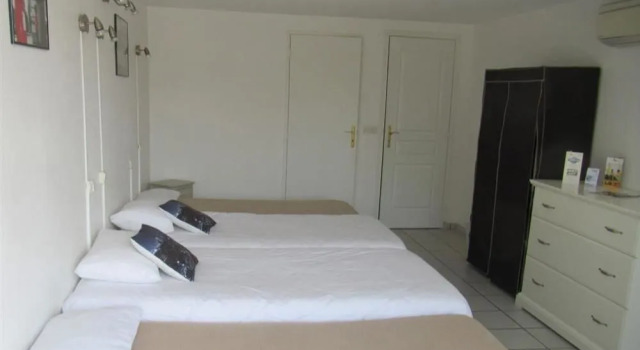 Hotel Royal Residence, Забронировать Отель Отели Парижа с парковкой, рядом с Ром, Парковка