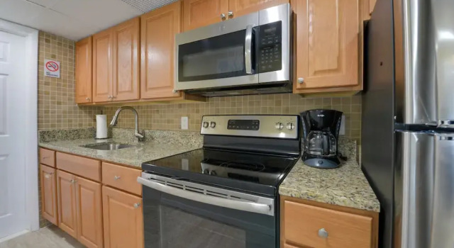 Updated Oceanside Condo - 5 Miles to Cape May!, Забронировать Апартаменты/квартира Кейп-Мей Нью-Джерси