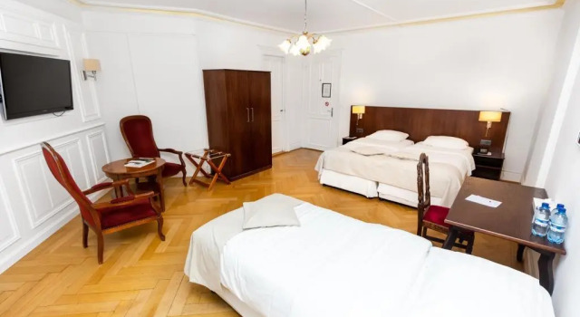 Трёхместный номер Hotel Helvetie Montreux