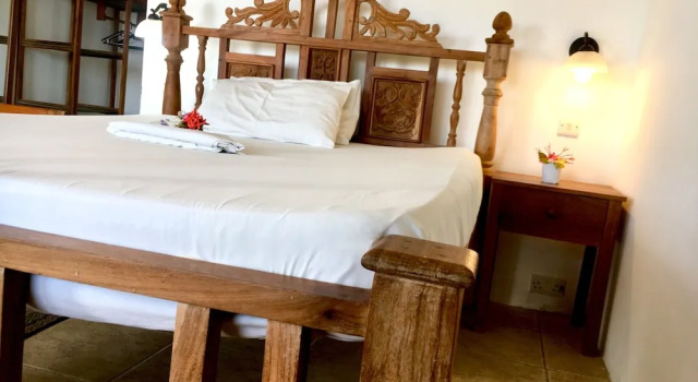 Bomani Beach Bungalows, Boek Hotel Bagamoyo Tanzania