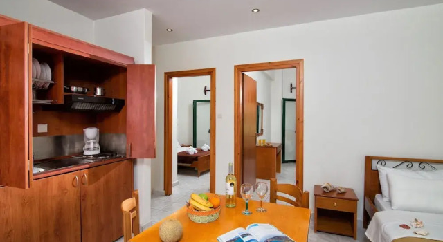 Central Cozy Apt 150m From Beach, Забронировать Отель Лименас Херсонису 