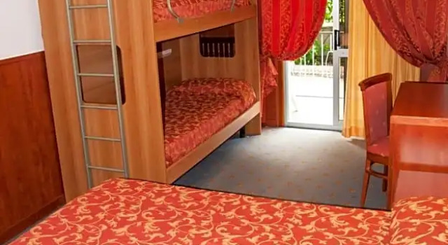 Четырёхместный номер Standard Hotel Garden NEW MANAGEMENT