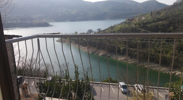 Village on the lake, Book Hotel Castel di Tora 