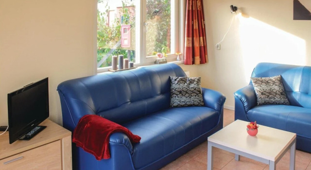 Beautiful Home in Noordwijkerhout With 2 Bedrooms and Wifi, Забронировать Отель Отели Южной Голландии с парковкой, Парковка