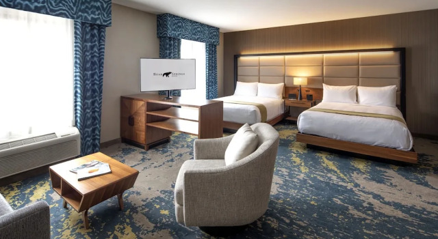 Четырёхместная студия Bear Springs Hotel