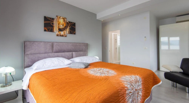 Nice Home in Sreser with Hot Tub, Sauna & WiFi