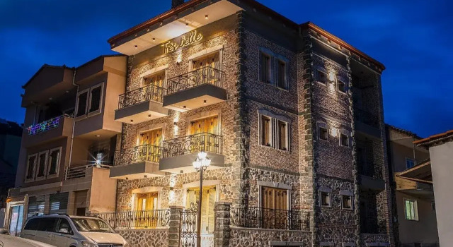 Tres Belle, Book Hotel Hoteller i Korçë County med parkering, Parkering