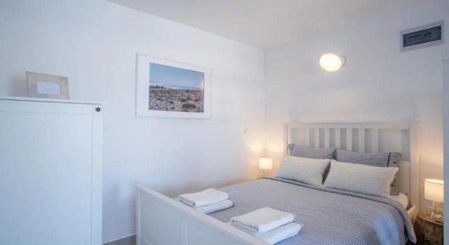 A White Cliffside Studio, Book Apartment Pag Pag Island