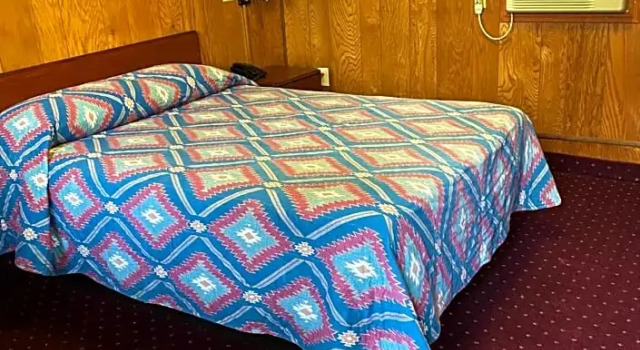 Четырёхместный номер Standard с красивым видом из окна Valley Forge Motor Court Motel