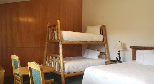 Трёхместный номер Deluxe Big Bear Motel