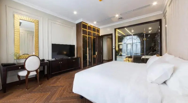 Двухместный номер Deluxe с балконом и с видом на сад Adamo Hotel Hung Yen