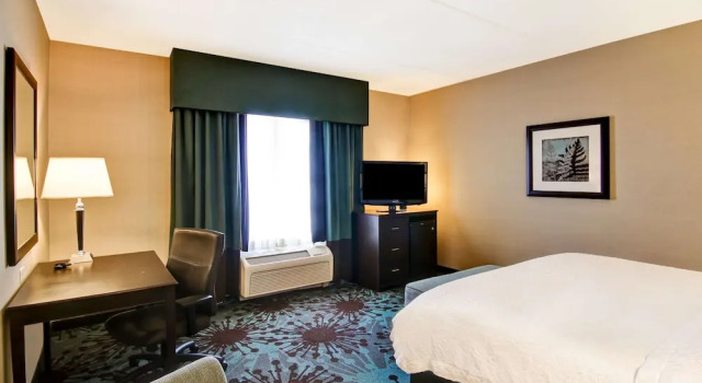 Двухместный номер Hampton Inn by Hilton Toronto Airport Corporate Centre