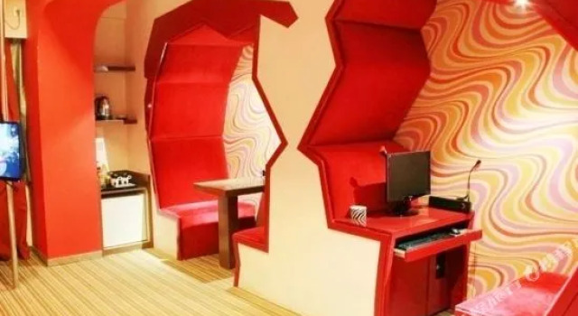Zhiling Homestay (Five Star Street City Center)
