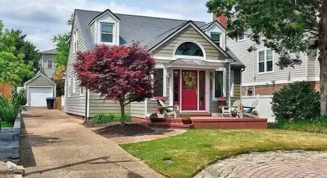 Коттедж Charming 3 BR North End Beach Cottage One Block to the Beach Private Parking Private Backyard 1478