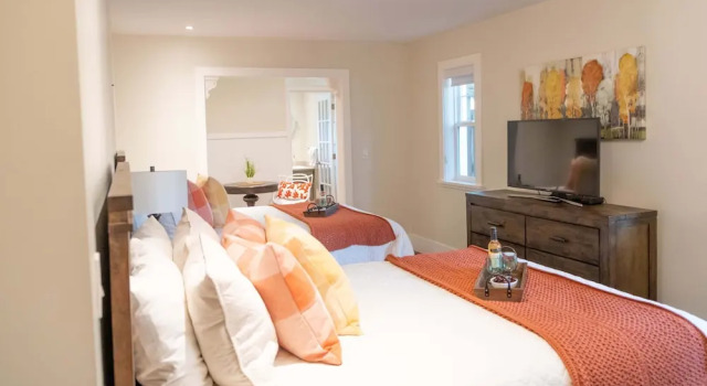 Люкс Deluxe Kelowna Bed & Breakfast (CHATHAM HOUSE)