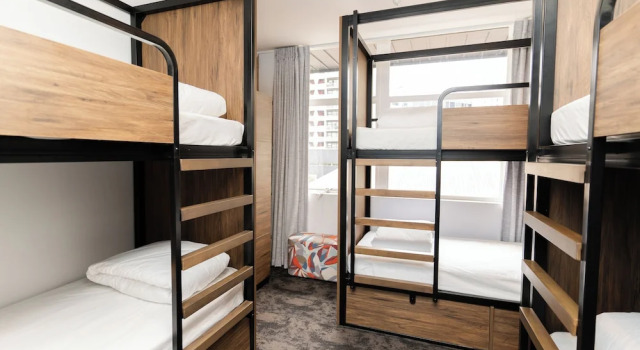 Кровать в общем номере Haka House Auckland City