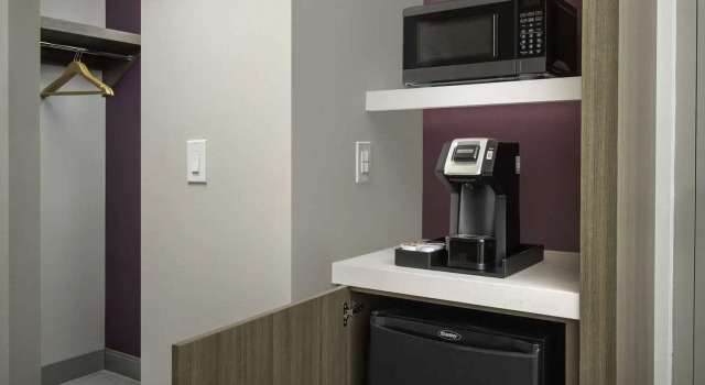 Четырёхместный номер Standard Hilton Garden Inn Pensacola Downtown