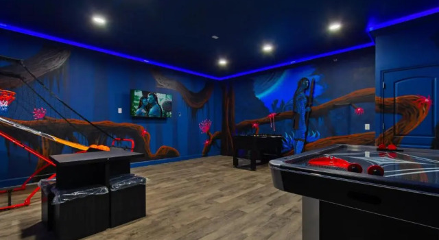 Коттедж Disney themed, pool, close to parks!