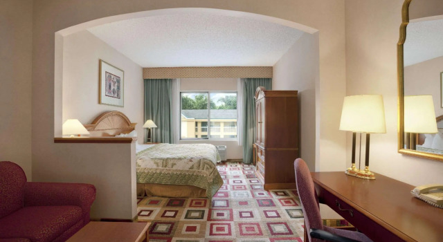 Двухместный люкс Days Inn & Suites by Wyndham Albany