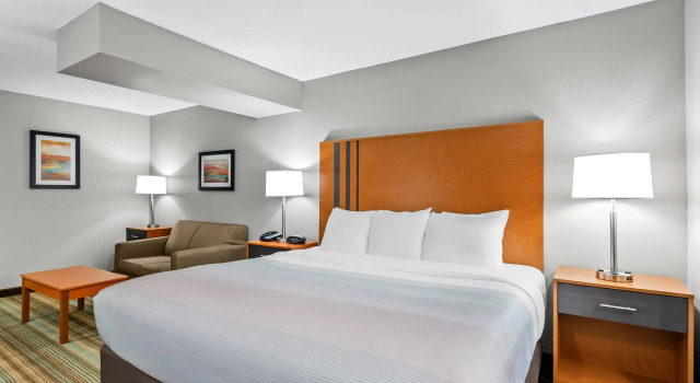 Двухместный люкс Quality Inn & Suites Bristol North