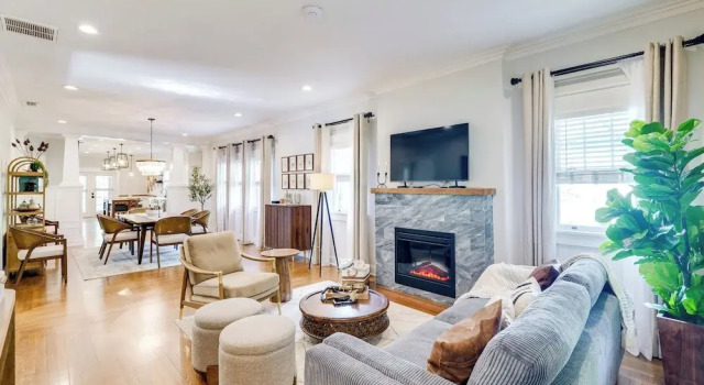 Коттедж Renovated, Stylish Retreat w/ Patio in Lakeland!