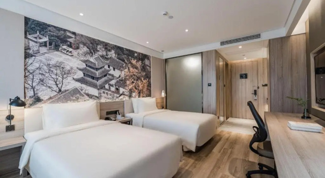 Двухместный номер Standard с видом на сад Atour Hotel Zhenjiang Xijindu Jinshan Temple