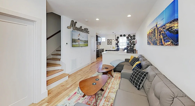 New Listing! Nashville Nations #6 W/ Game Room 3 Bedroom Townhouse, Prenota Casa vacanze Hotel a Tennessee con parcheggio, Parcheggio