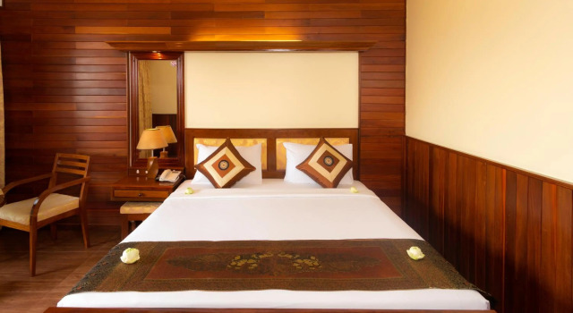City River Hotel