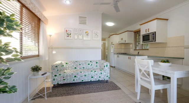 Deluxe Apartment Barney Beach Accommodation