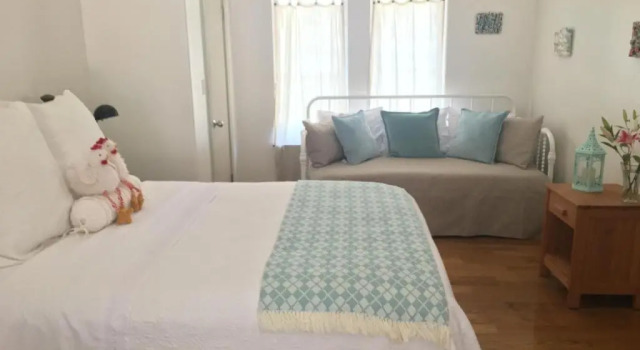 The Rivery Retreat, Choose from Luxury Guesthouse Cabin OR Suite in Lake Austin Hill Country, Buchen Sie Bed & Breakfast SPA-Hotels in Greater Austin, SPA