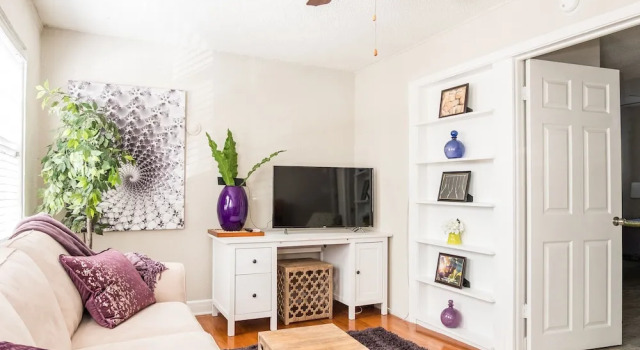 1 BR with Parking next to Bay and Shopping by Frontdesk, Book Lejlighed Tampa Florida