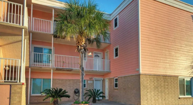 Коттедж Sleeps 18, 2 Condos Beach Access, Pool, Views, Tennis + Pickleball Courts