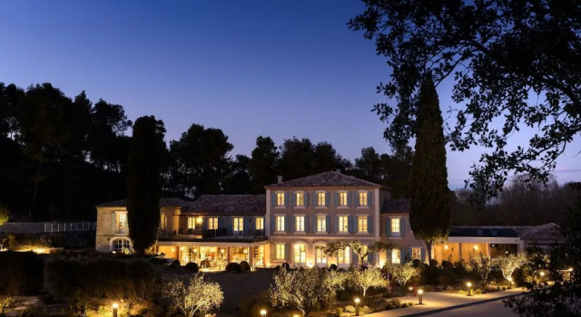 Domaine de Valmouriane, Забронировать Отель Бизнес-отели Сен-Реми-де-Прованса, рядом с Jardin d'Alcinoos, 4* 5*
