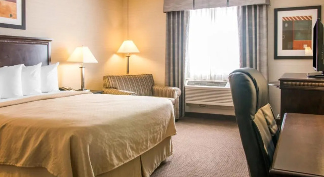 Номер Standard Quality Inn & Suites Next to the Casino