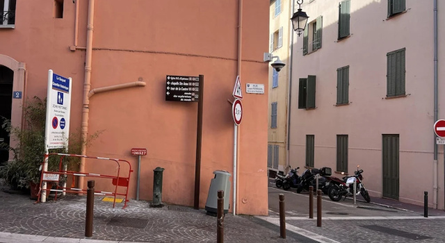 Апартаменты Charming 2 Bed Apartment With Balcony Located in Cannes Old Town Easy Walk to the Palais and Beaches - 120