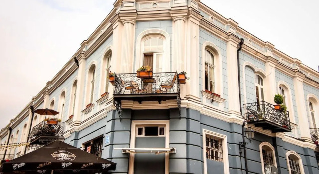Kesane tbilisi, Забронировать Отель Чугурети Тбилиси, рядом с Tеатр имени Марджанишвили